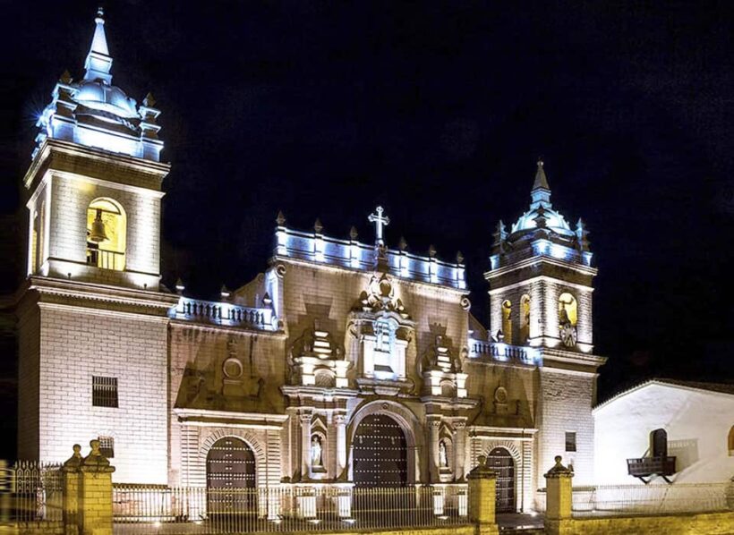 ayacucho de noche-min